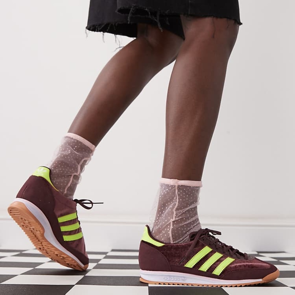 LIKE NEW Adidas SL72 OG - Size 6.5